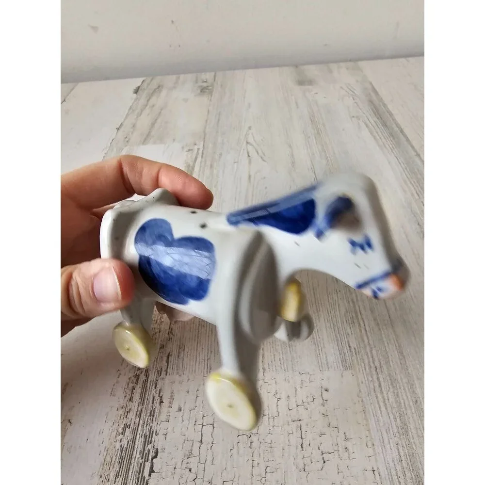 Vintage‎ Lewisville pottery Cow salt shaker pottery vintage
